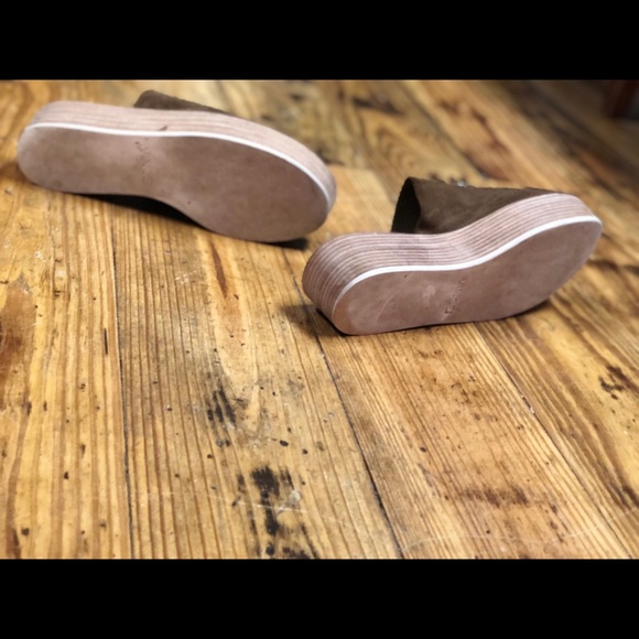 DESIGNER~ VINCE SUEDE SHOES~ SIZE: 6.5 ~ - Picture 3 of 3